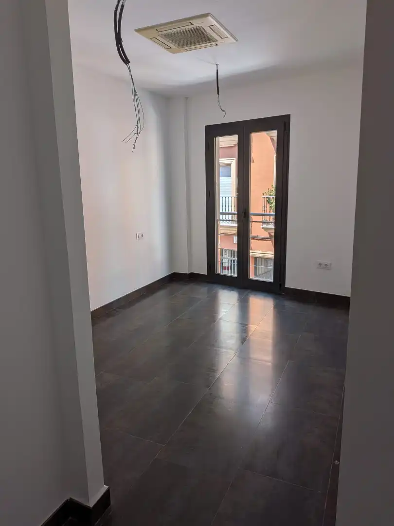 Wohnung zur Miete in Dos Hermanas mit Klimaanlage, Heizung und Balkon
