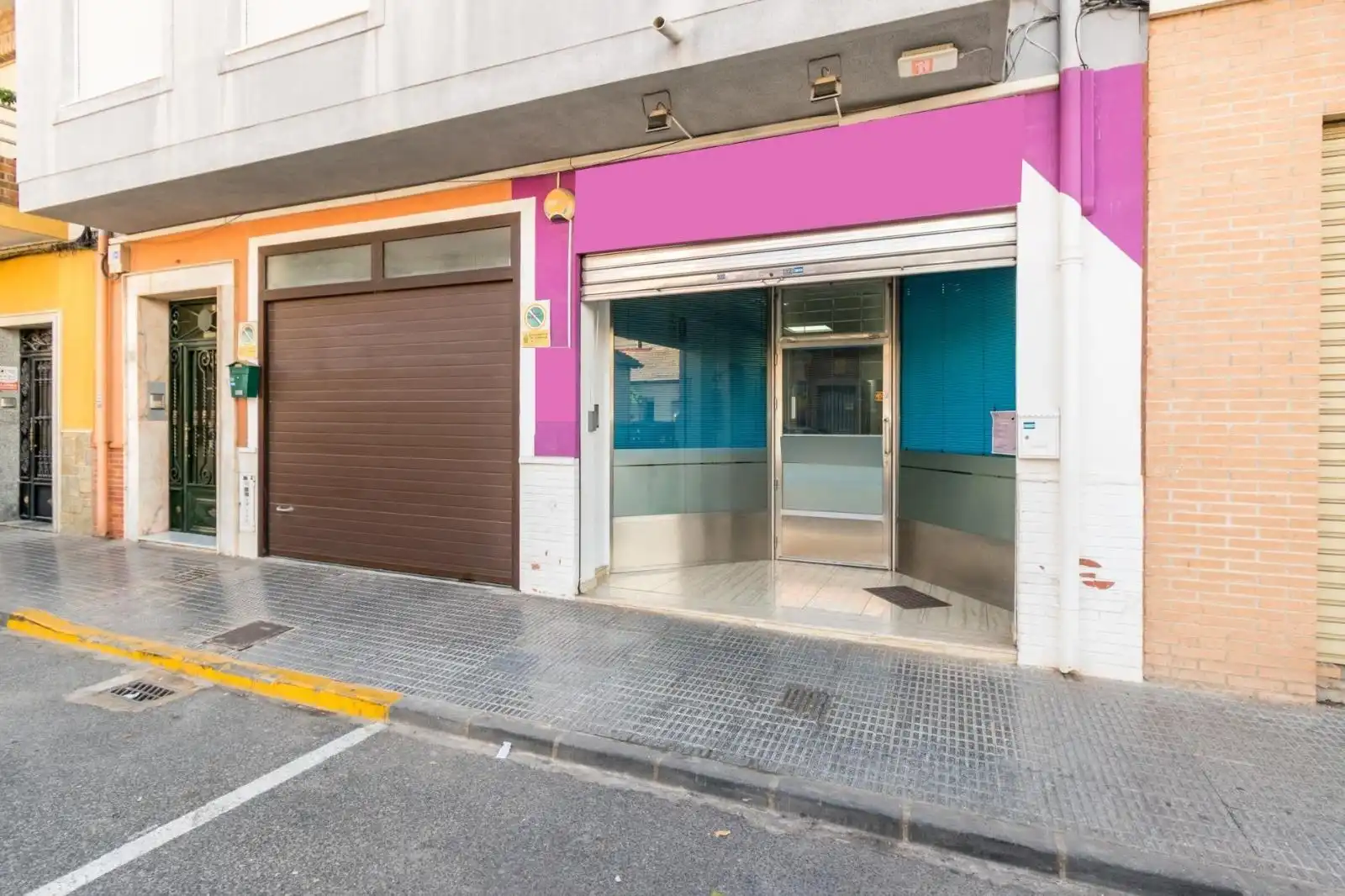 Local comercial de lloguer a Calle Calle Santos Abdón y Senent 7