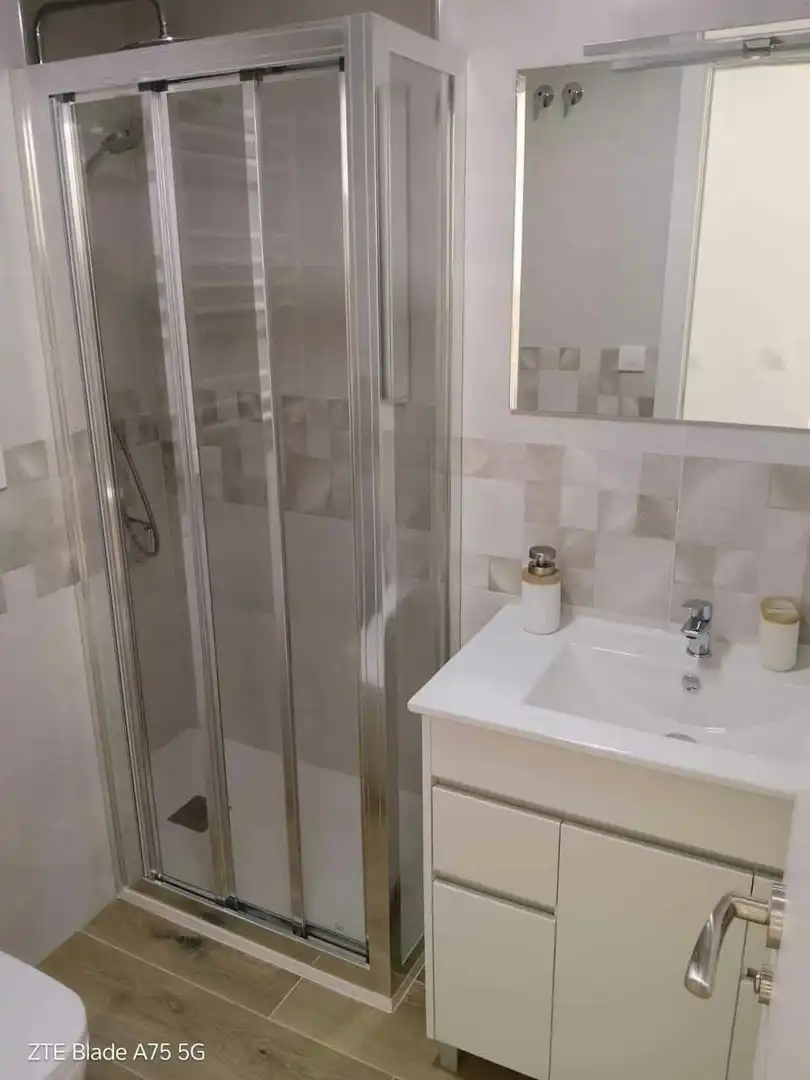 Bathroom of Flat for rent in Madrid  with Air Conditioner, Heating and Furnished