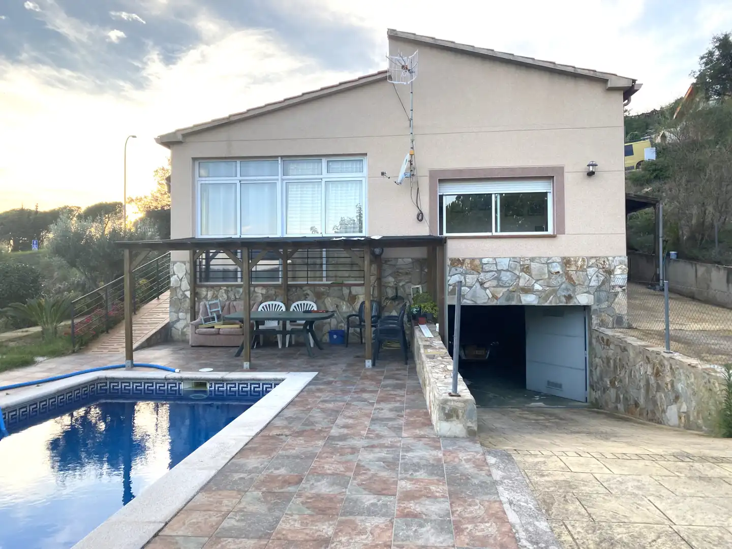 Vista exterior de Casa o xalet en venda en Tordera amb Calefacció, Jardí privat i Terrassa