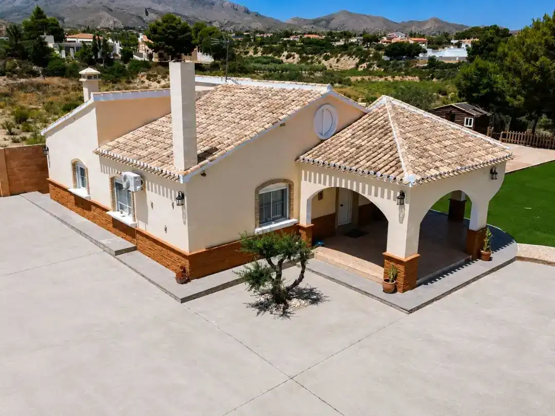 Vista exterior de Finca rústica en venda en Albatera amb Aire condicionat i Piscina