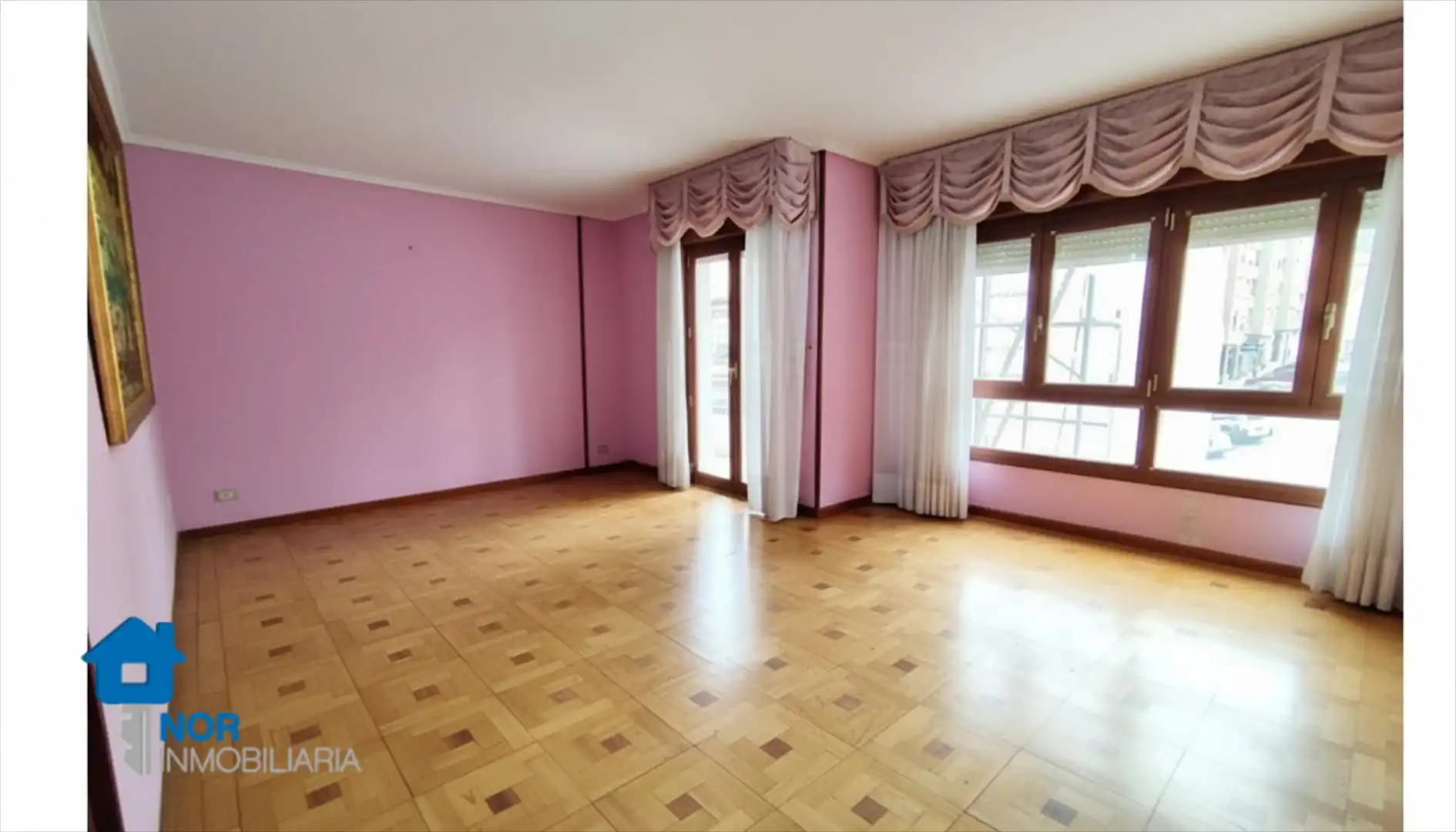 Sala d'estar de Pis en venda en Castro-Urdiales amb Terrassa i Moblat