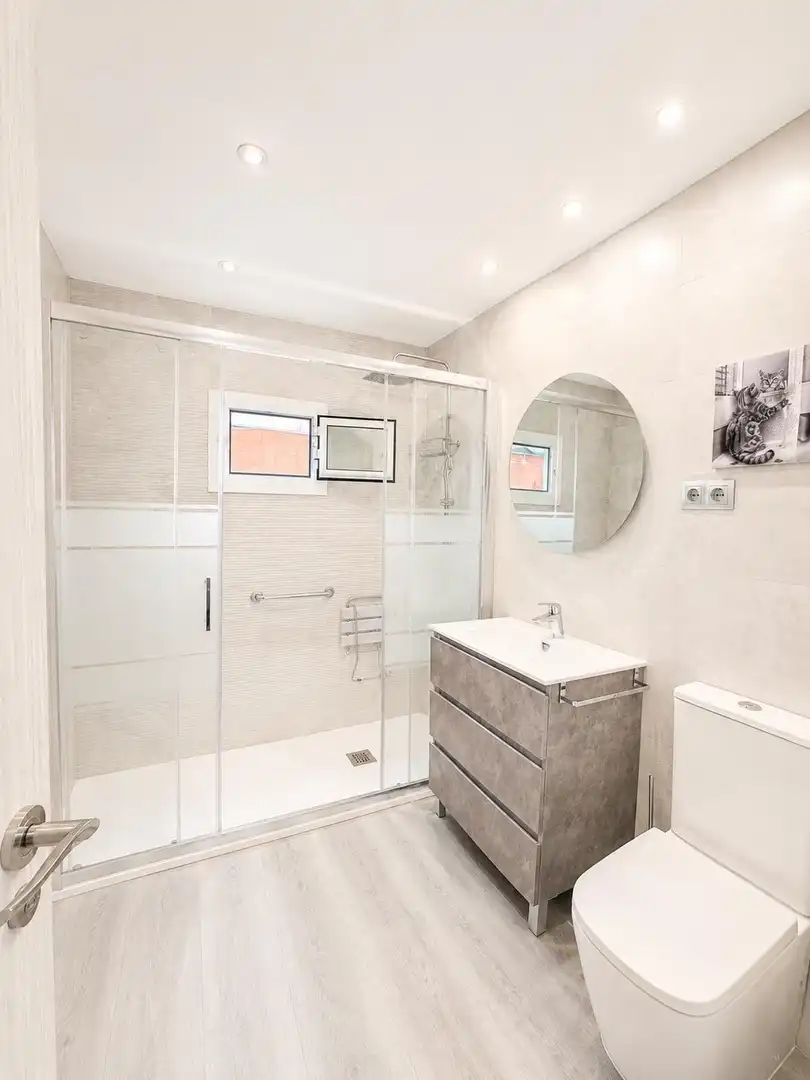 Bathroom of Flat for sale in Parla  with Heating, Parquet flooring and Terrace