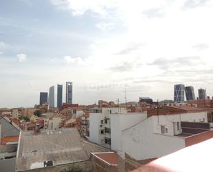 Vista exterior de Pis en venda en  Madrid Capital amb Calefacció, Parquet i Terrassa