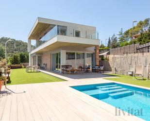 Vista exterior de Casa o xalet en venda en Matadepera amb Aire condicionat, Calefacció i Jardí privat