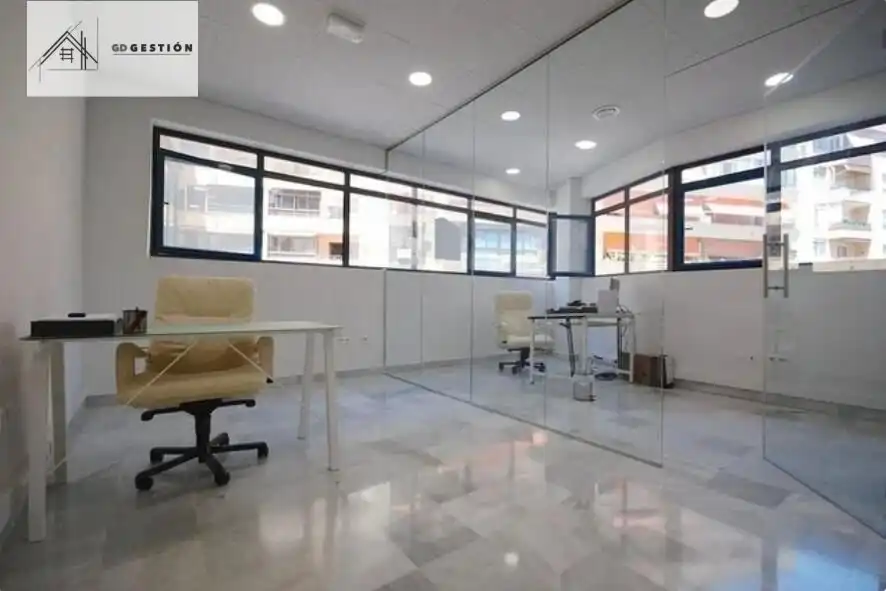 Büro zum Verkauf in Marbella mit Klimaanlage, Heizung und Möbliert