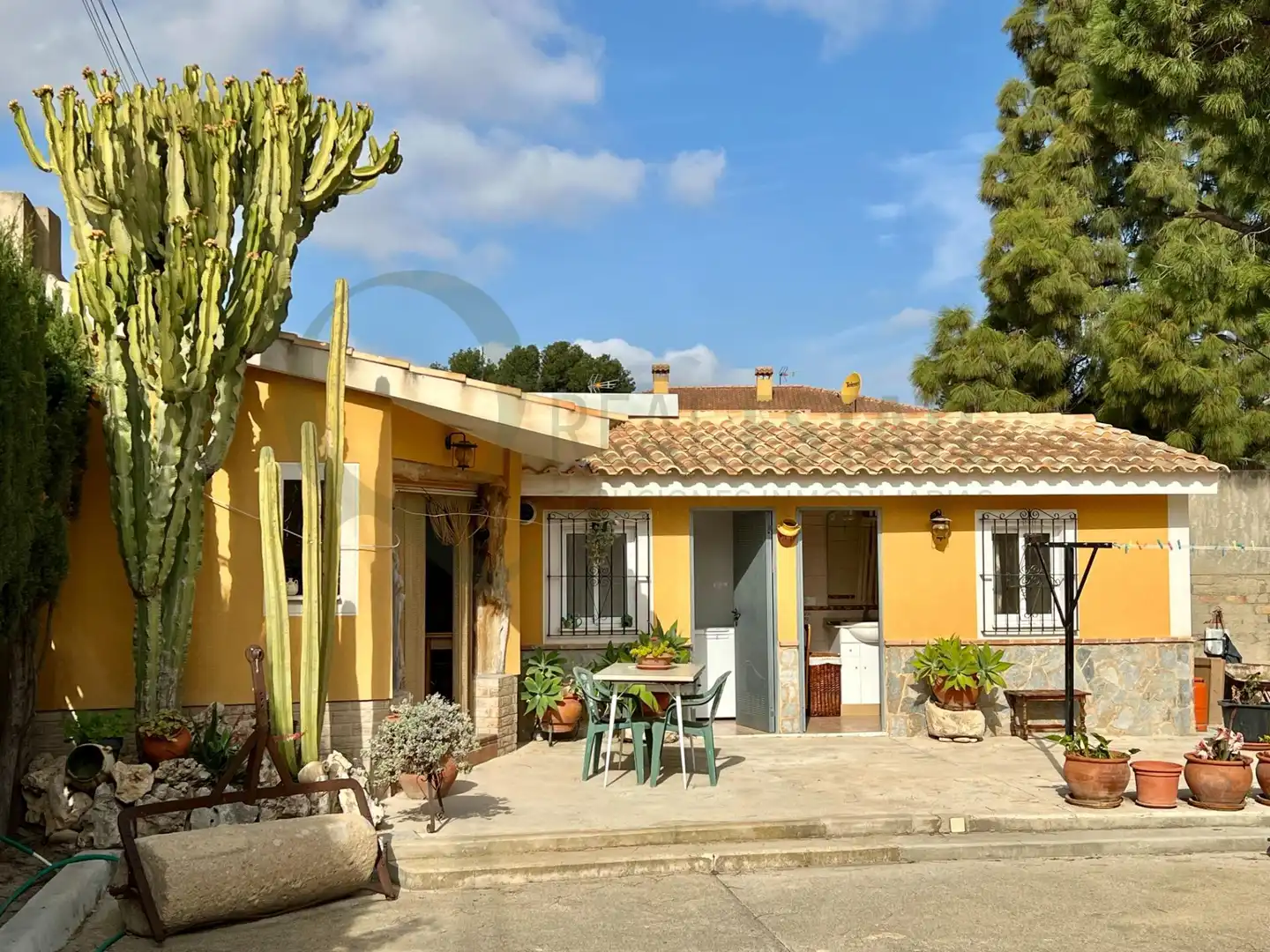 Vista exterior de Casa o xalet en venda en Alicante / Alacant amb Jardí privat, Terrassa i Traster