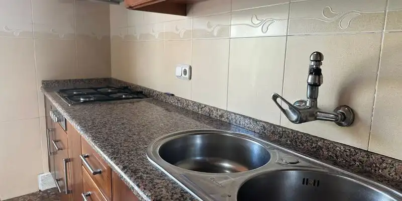 Cuina de Casa adosada en venda en Villanueva del Trabuco amb Aire condicionat, Terrassa i Traster