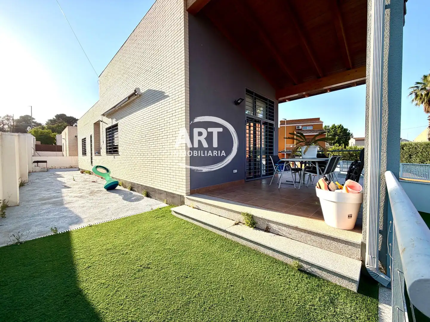 Terrassa de Casa o xalet en venda en La Pobla de Vallbona amb Aire condicionat, Calefacció i Jardí privat