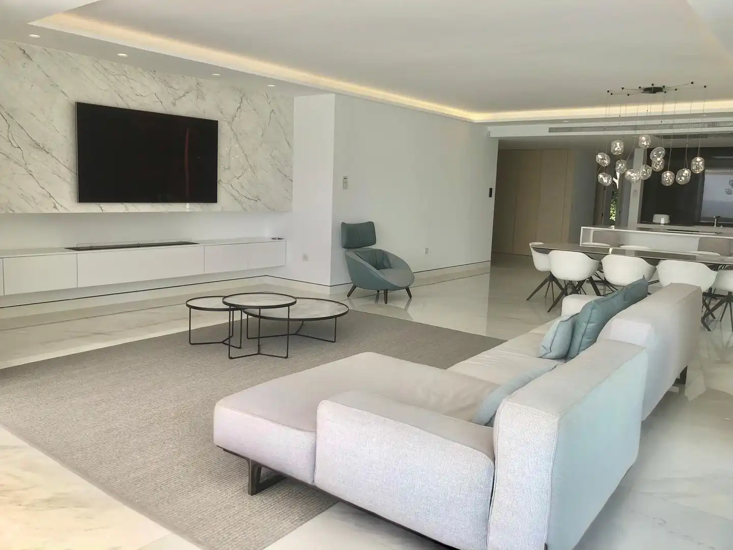 Sala d'estar de Pis en venda en Estepona amb Aire condicionat, Terrassa i Traster