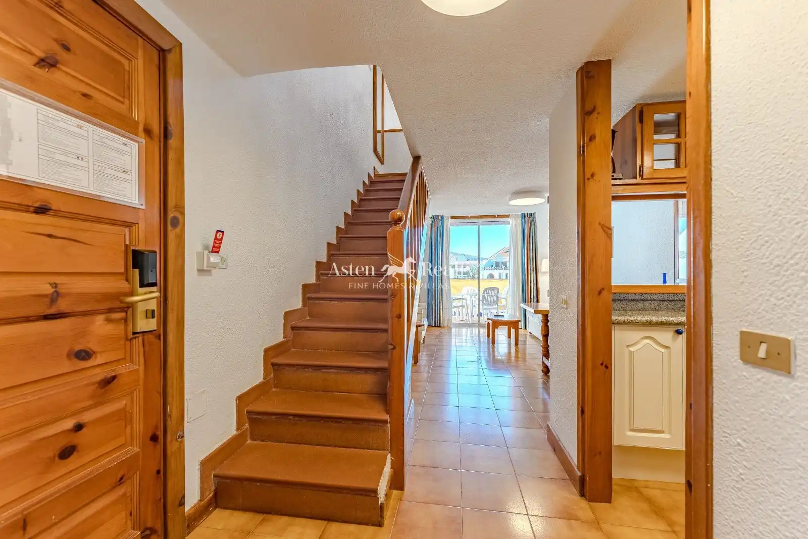Maisonette zum Verkauf in Arona mit Terrasse, Schwimmbad und Möbliert