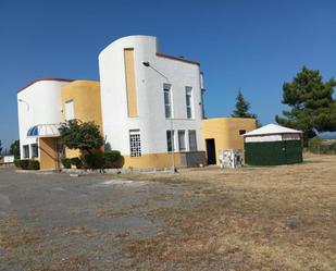 Exterior view of House or chalet for sale in Garrafe de Torío  with Heating, Terrace and Alarm
