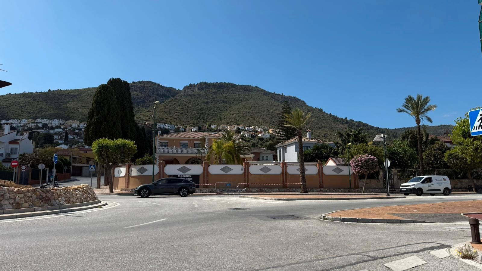 Vista exterior de Casa o xalet en venda en Alhaurín de la Torre amb Aire condicionat, Calefacció i Jardí privat