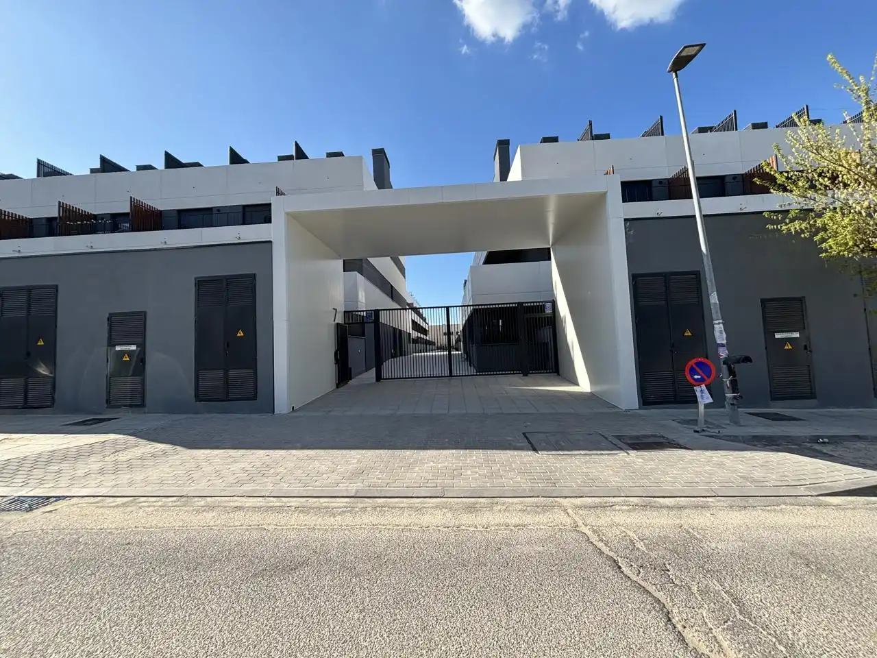Exterior view of Study for rent in San Sebastián de los Reyes  with Air Conditioner, Heating and Terrace