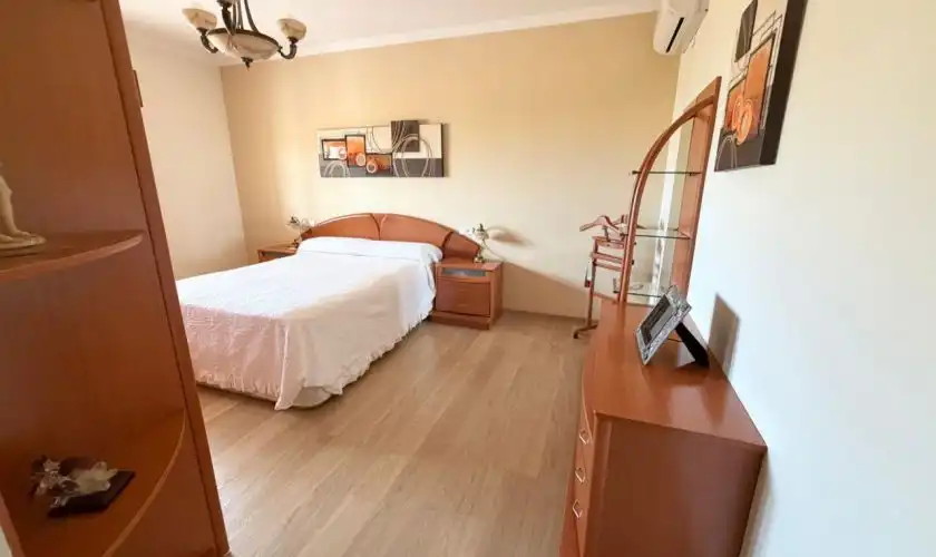 Schlafzimmer von Haus oder Chalet zum Verkauf in Carboneras mit Klimaanlage, Heizung und Privatgarten