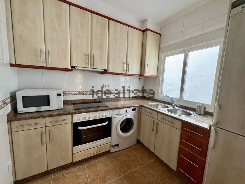 Cuina de Apartament de lloguer en Ourense Capital  amb Calefacció, Parquet i Moblat