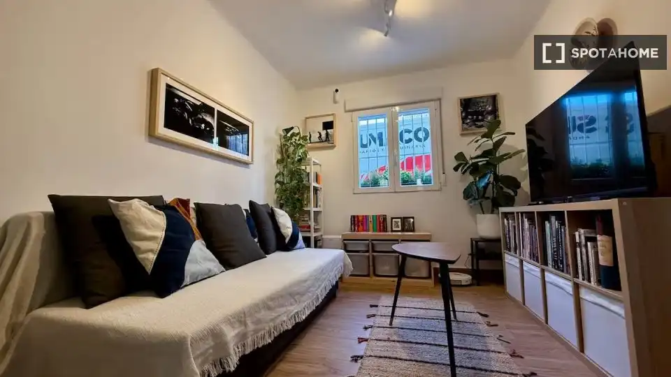 Living room of Flat for rent in Madrid  with Air Conditioner, Heating and Furnished