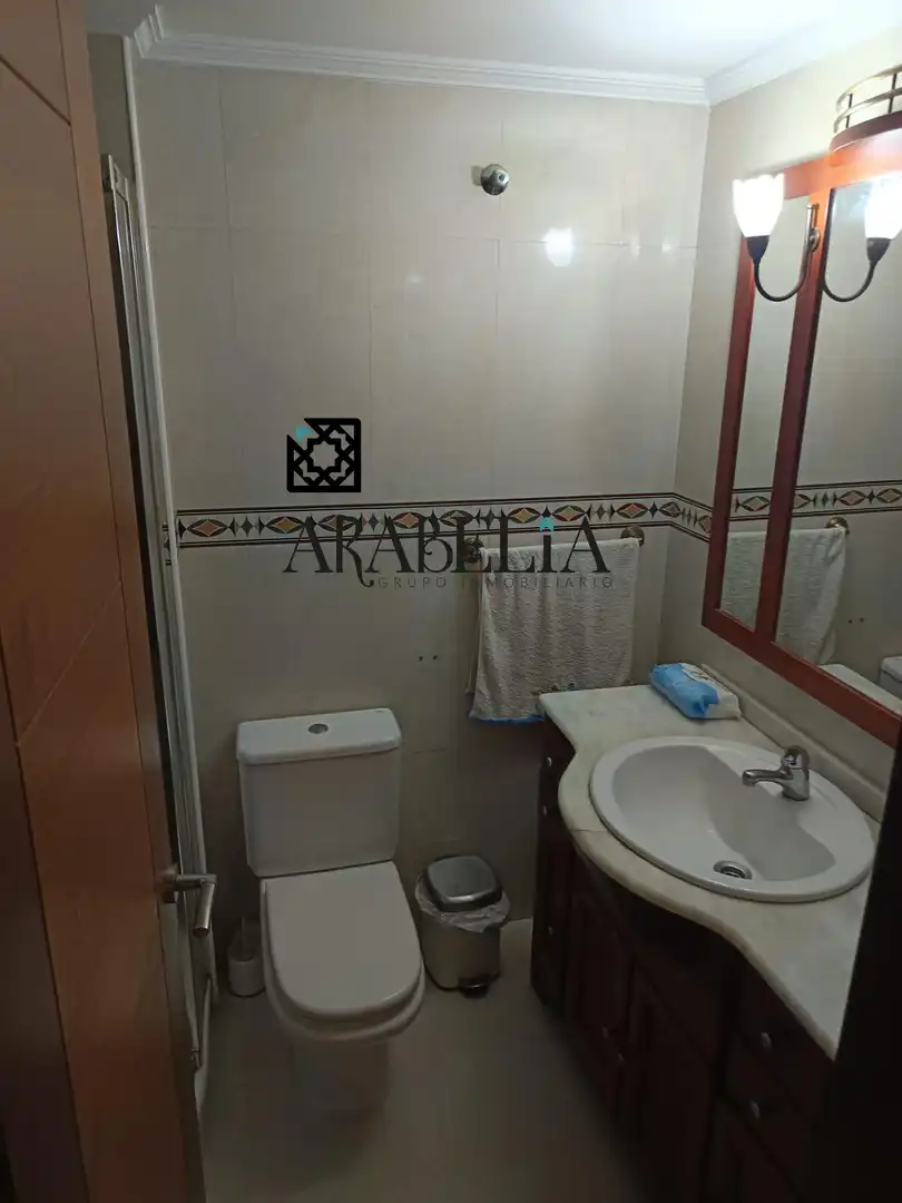 Bathroom of Flat for sale in Córdoba  with Air Conditioner and Terrace