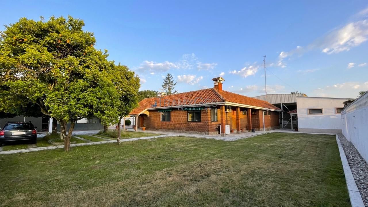 Vista exterior de Casa o xalet en venda en Tomiño amb Calefacció, Jardí privat i Terrassa