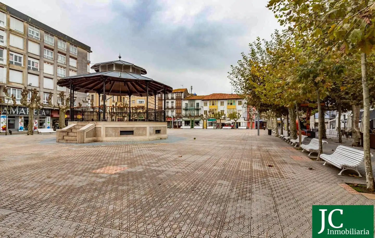 Vista exterior de Pis en venda en Santoña amb Calefacció, Terrassa i Moblat