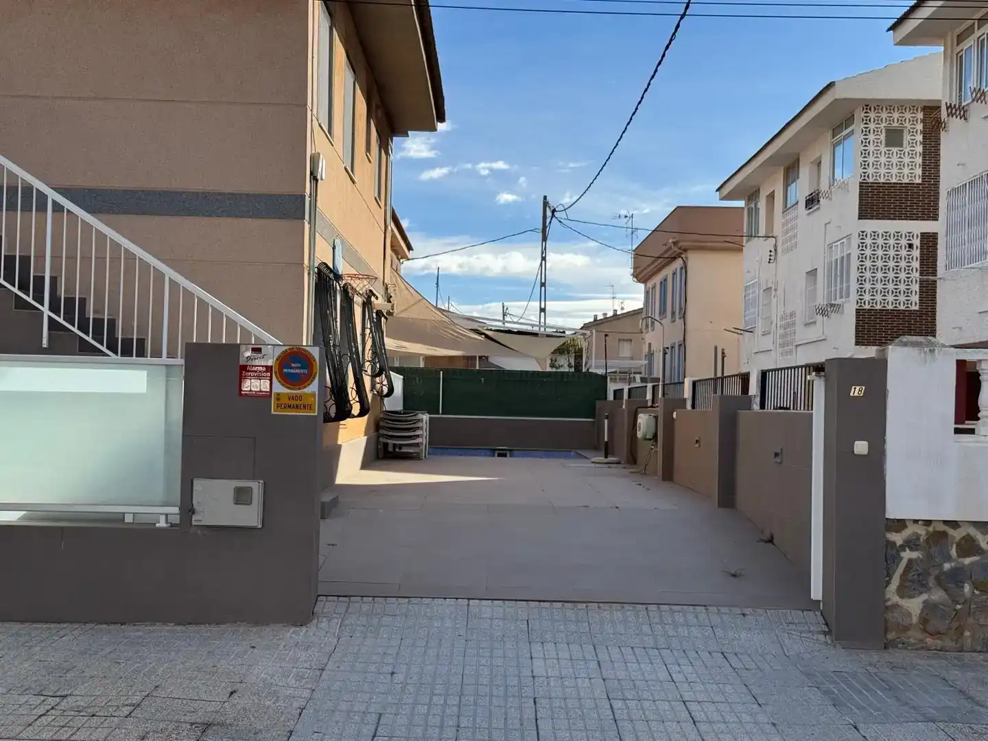 Parkplatz von Wohnungen zum Verkauf in Los Alcázares mit Klimaanlage, Schwimmbad und Balkon