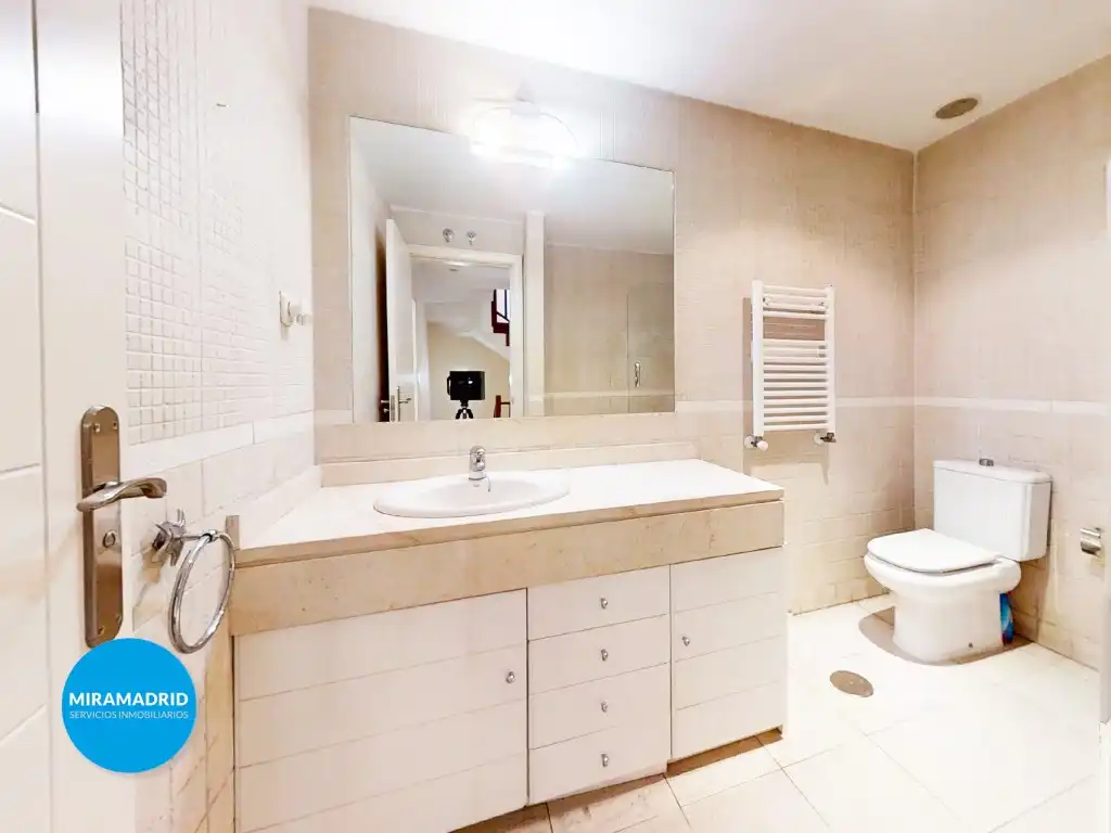 Baño de Casa adosada en venta en Paracuellos de Jarama con Aire acondicionado