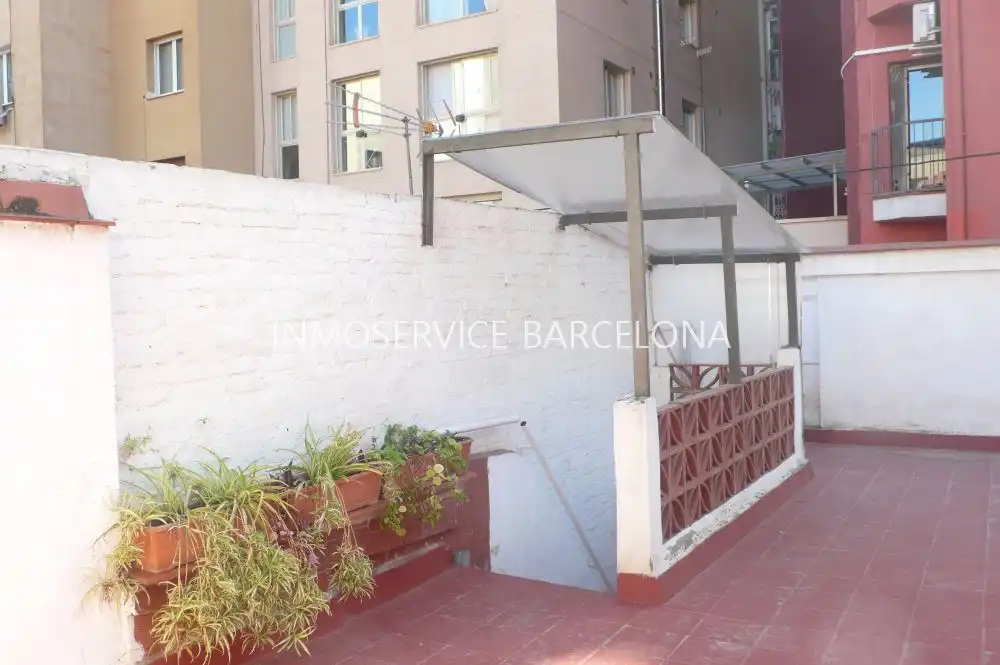 Vista exterior de Casa adosada en venta en Barcelona con Aire acondicionado, Calefacción y Terraza
