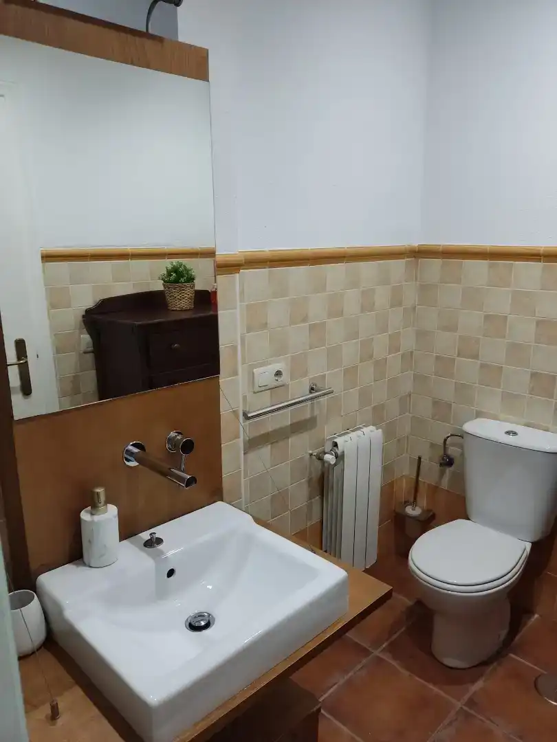 Bany de Casa adosada de lloguer en Islantilla amb Aire condicionat, Piscina i Balcó