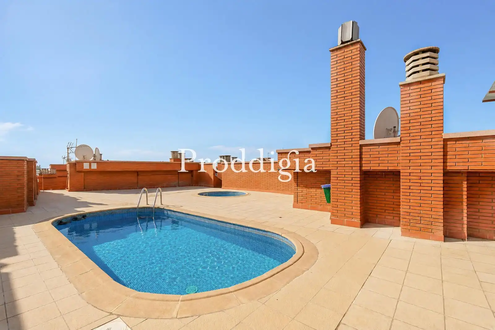 Piscina de Pis en venda en Barcelona amb Calefacció, Terrassa i Piscina