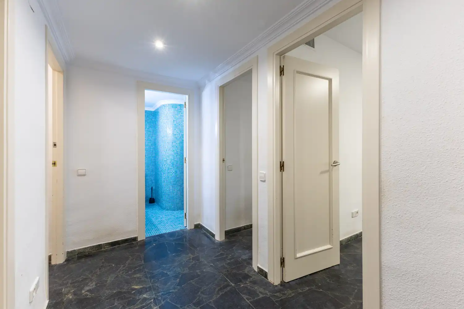 Flat for sale in Valencia  with Air Conditioner, Heating and Balcony