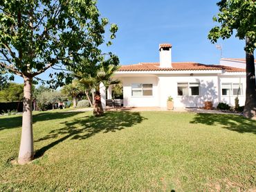 Xalet amb balcó en venda a Alfinach - Los Monasterios