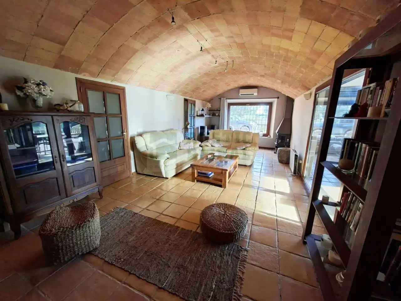Sala de estar de Finca rústica en venta en Corçà con Aire acondicionado, Calefacción y Terraza