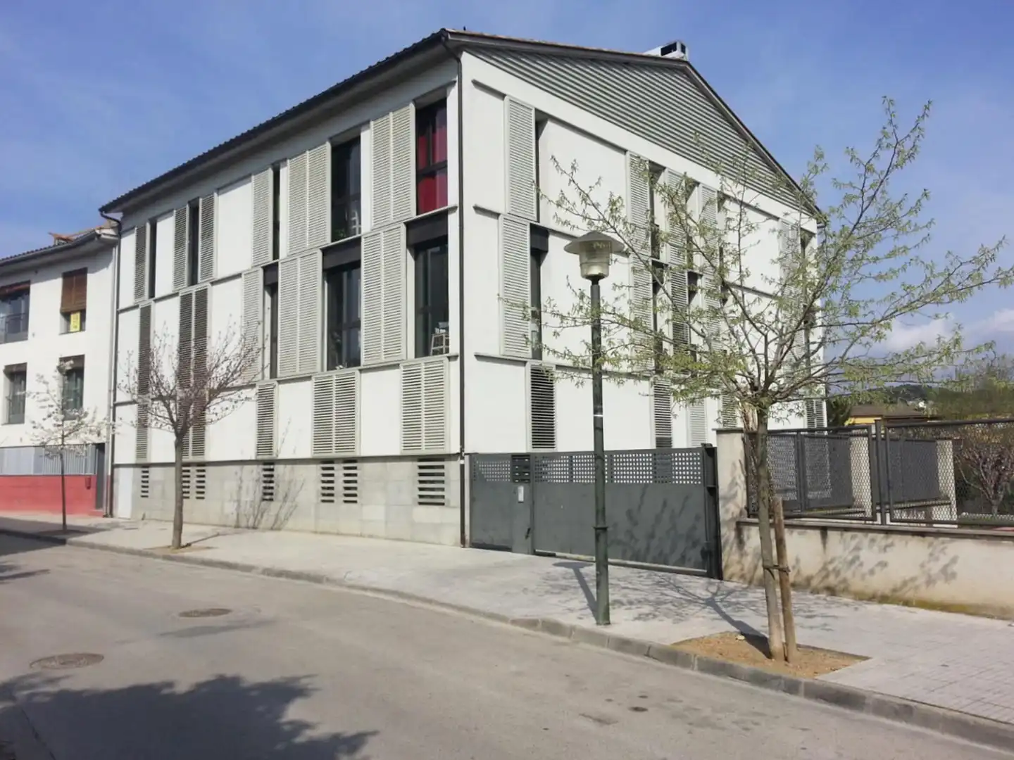 Vista exterior de Pis en venda en Bescanó amb Aire condicionat, Calefacció i Piscina comunitària
