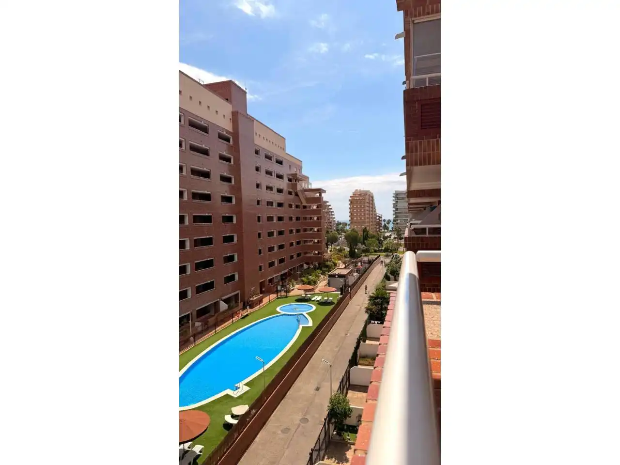 Flat with terrace for sale in Avenida Central