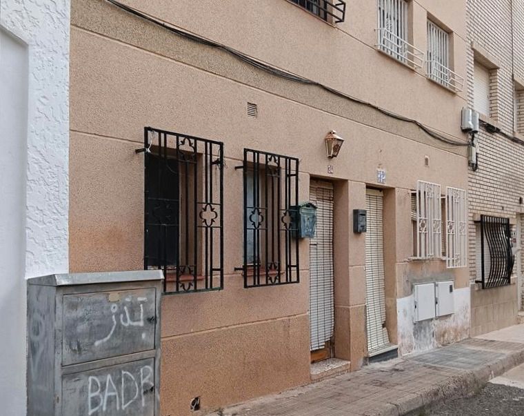 Außenansicht von Einfamilien-Reihenhaus zum Verkauf in Mazarrón mit Terrasse