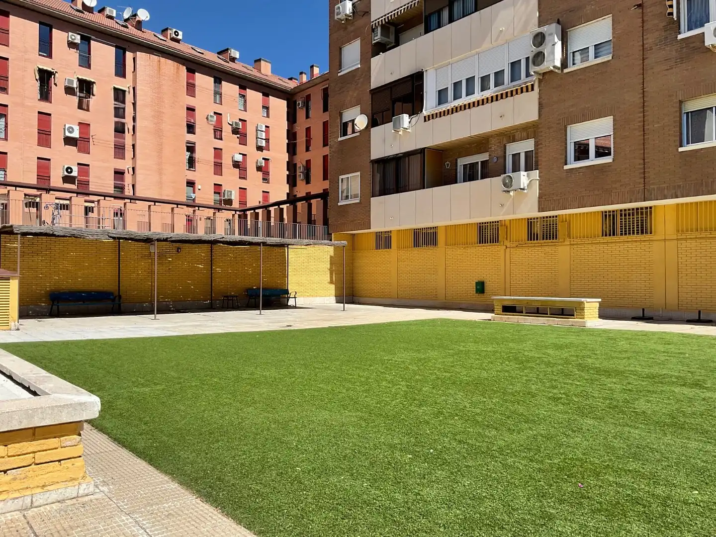 Parking de Piso en venta en Alcalá de Henares con Calefacción, Parquet y Terraza
