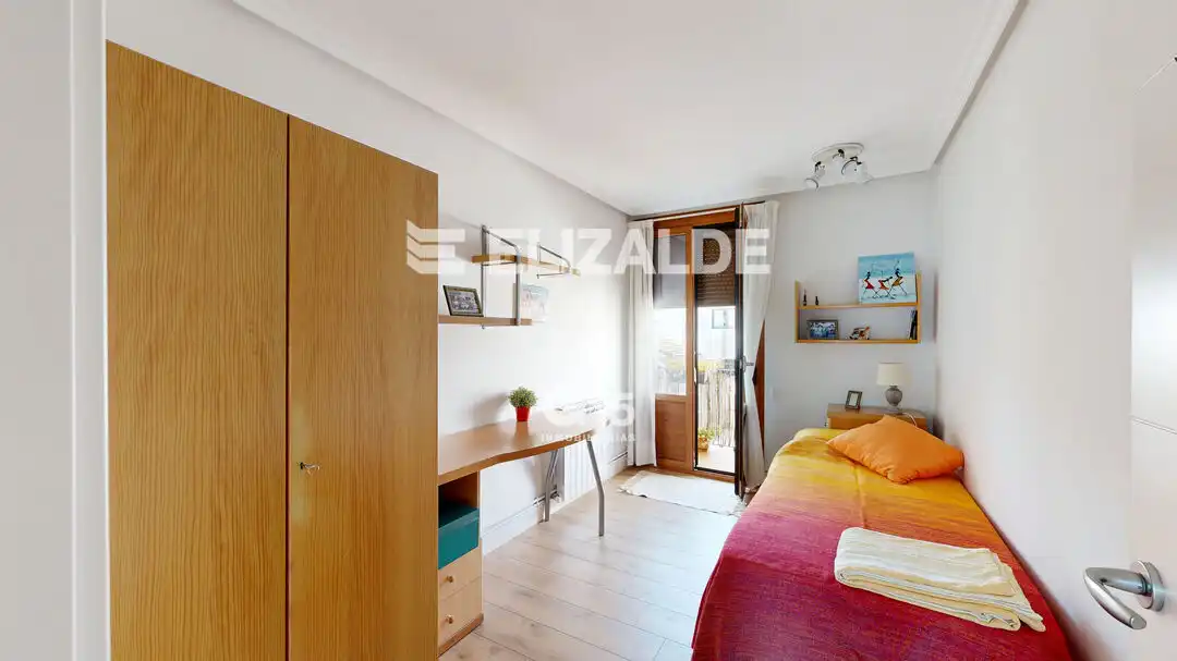 Habitación de Piso en venta en Donostia - San Sebastián  con Calefacción, Trastero y Balcón