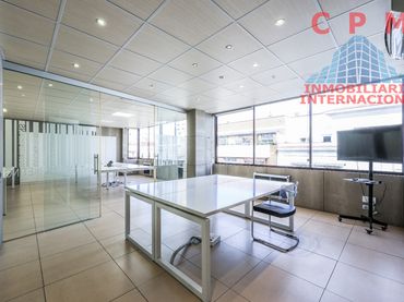 Office space with lift to rent in Retiro