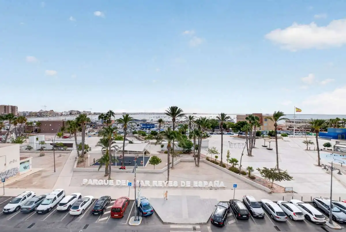 Vista exterior de Ático en venta en San Pedro del Pinatar con Terraza, Trastero y Amueblado