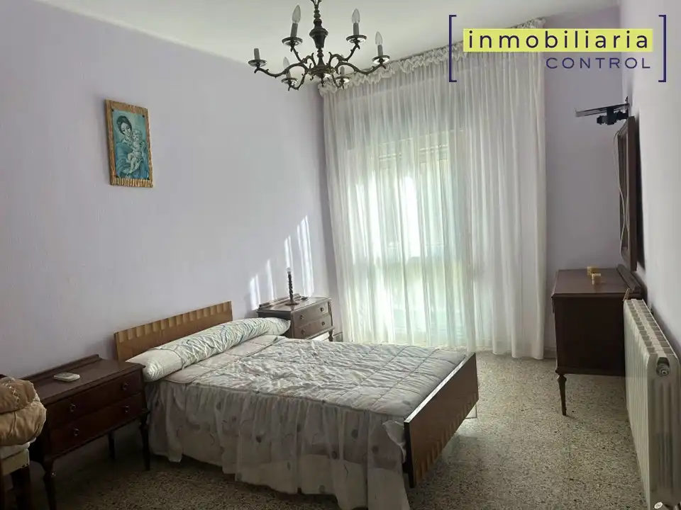 Habitación de Piso en venta en Zuera con Aire acondicionado, Calefacción y Amueblado