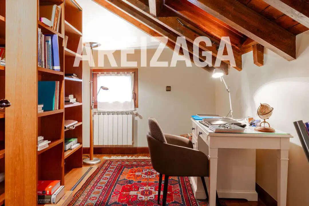 Dormitori de Casa o xalet en venda en Donostia - San Sebastián  amb Aire condicionat, Calefacció i Terrassa
