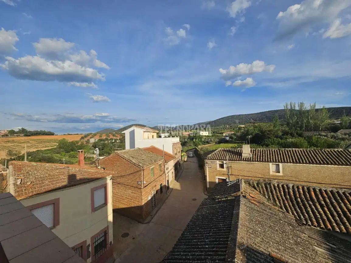 Vista exterior de Casa adosada en venda en Espinoso del Rey amb Terrassa