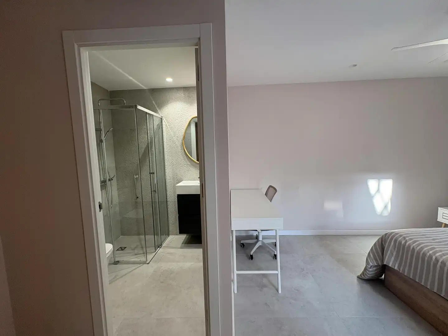 Bathroom of Flat for rent in Moncada  with Air Conditioner, Heating and Private garden