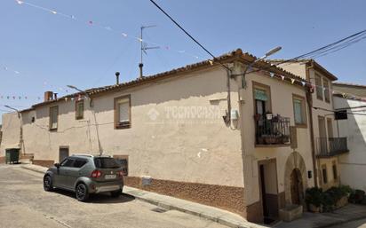 Vista exterior de Casa adosada en venda en Novales amb Calefacció