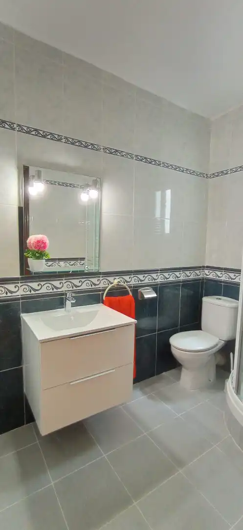 Badezimmer von Wohnung zur Miete in Burjassot mit Möbliert, Ofen und Waschmaschine