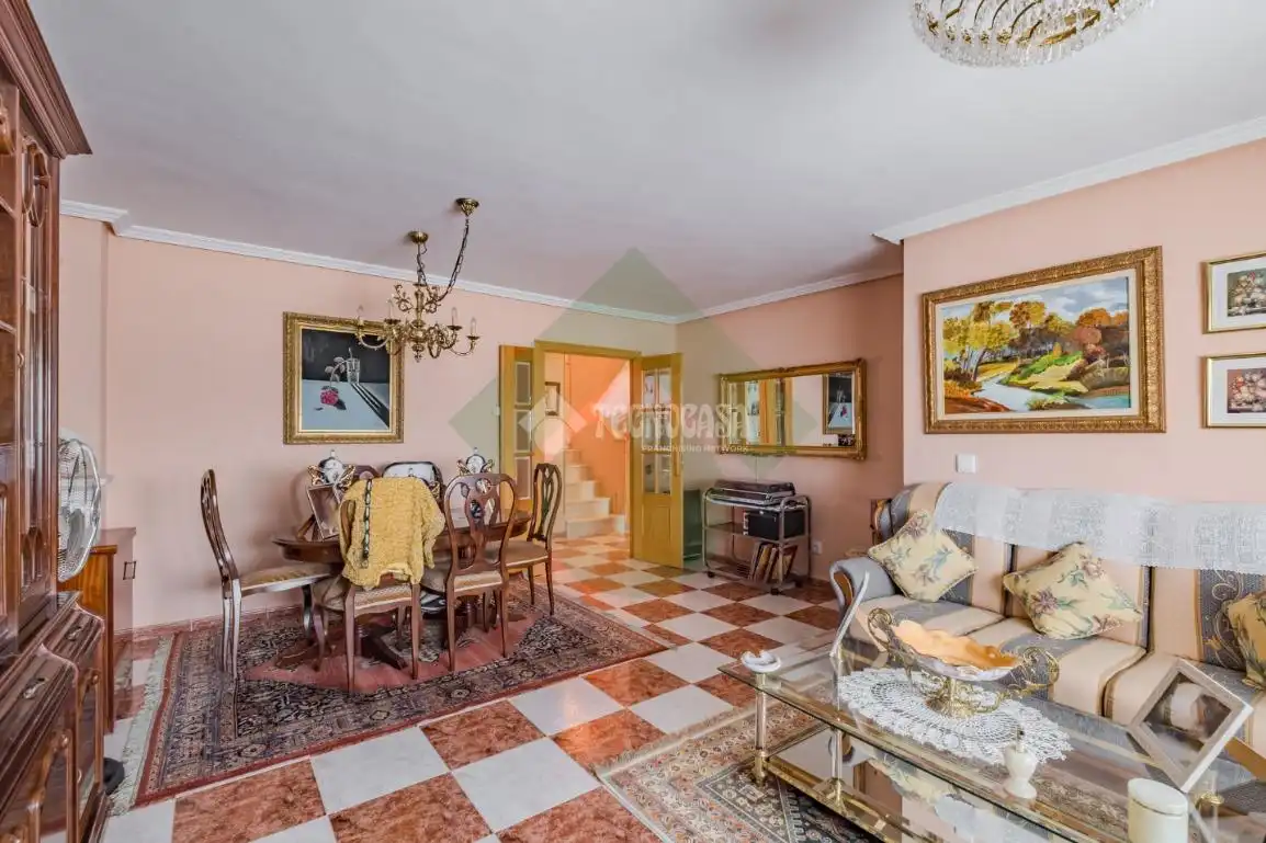 Sala d'estar de Casa adosada en venda en Serranillos del Valle amb Aire condicionat, Calefacció i Piscina