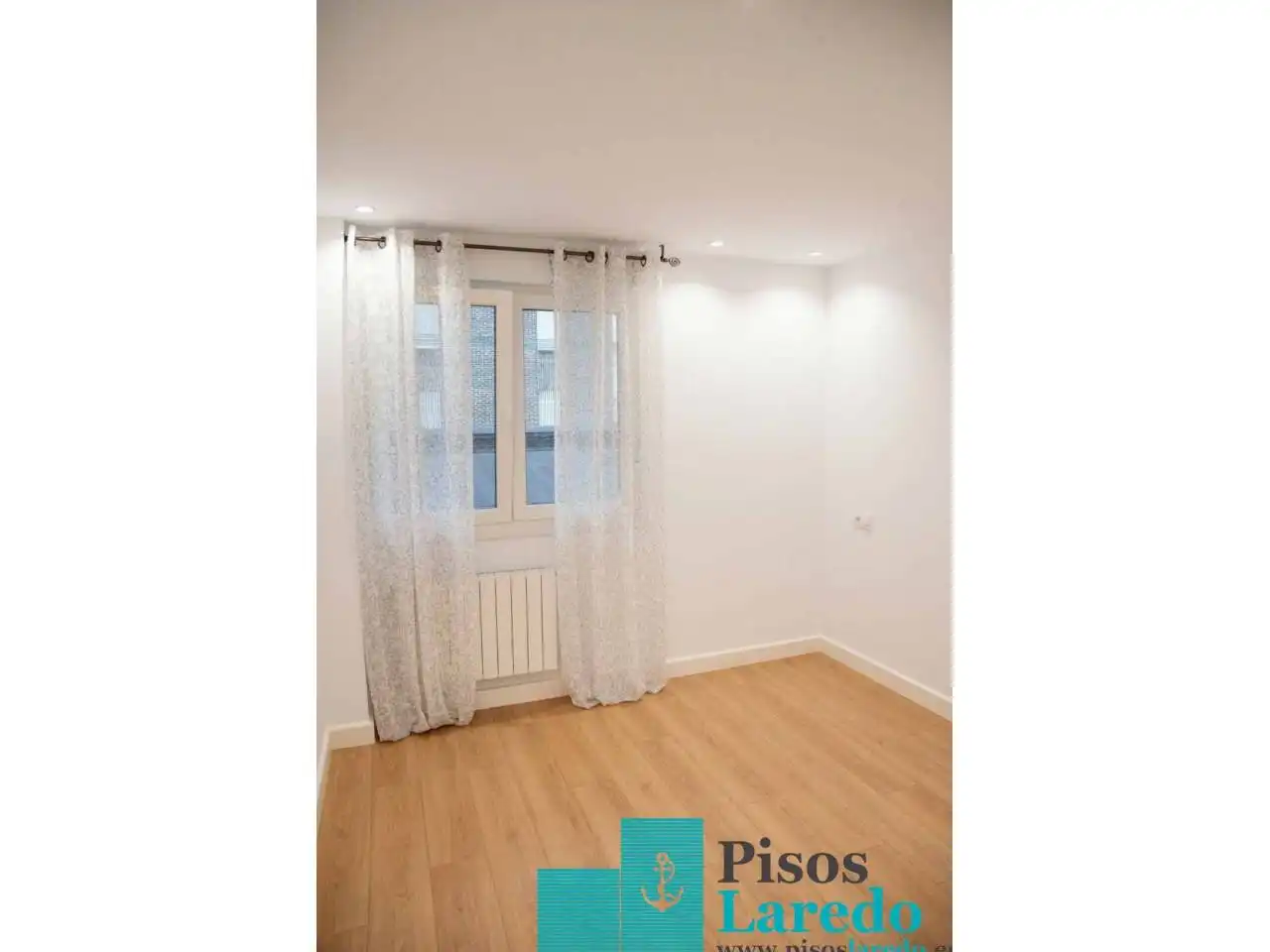 Schlafzimmer von Wohnung zum Verkauf in Laredo mit Heizung