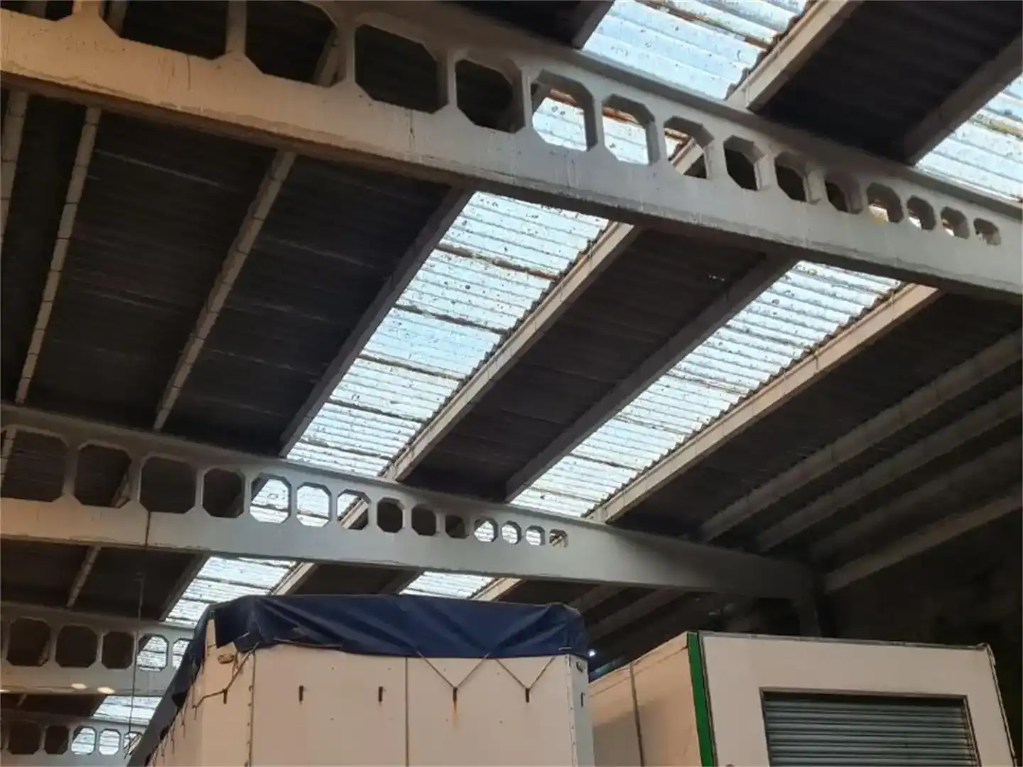 Außenansicht von Fabrikhallen zur Miete in A Estrada 