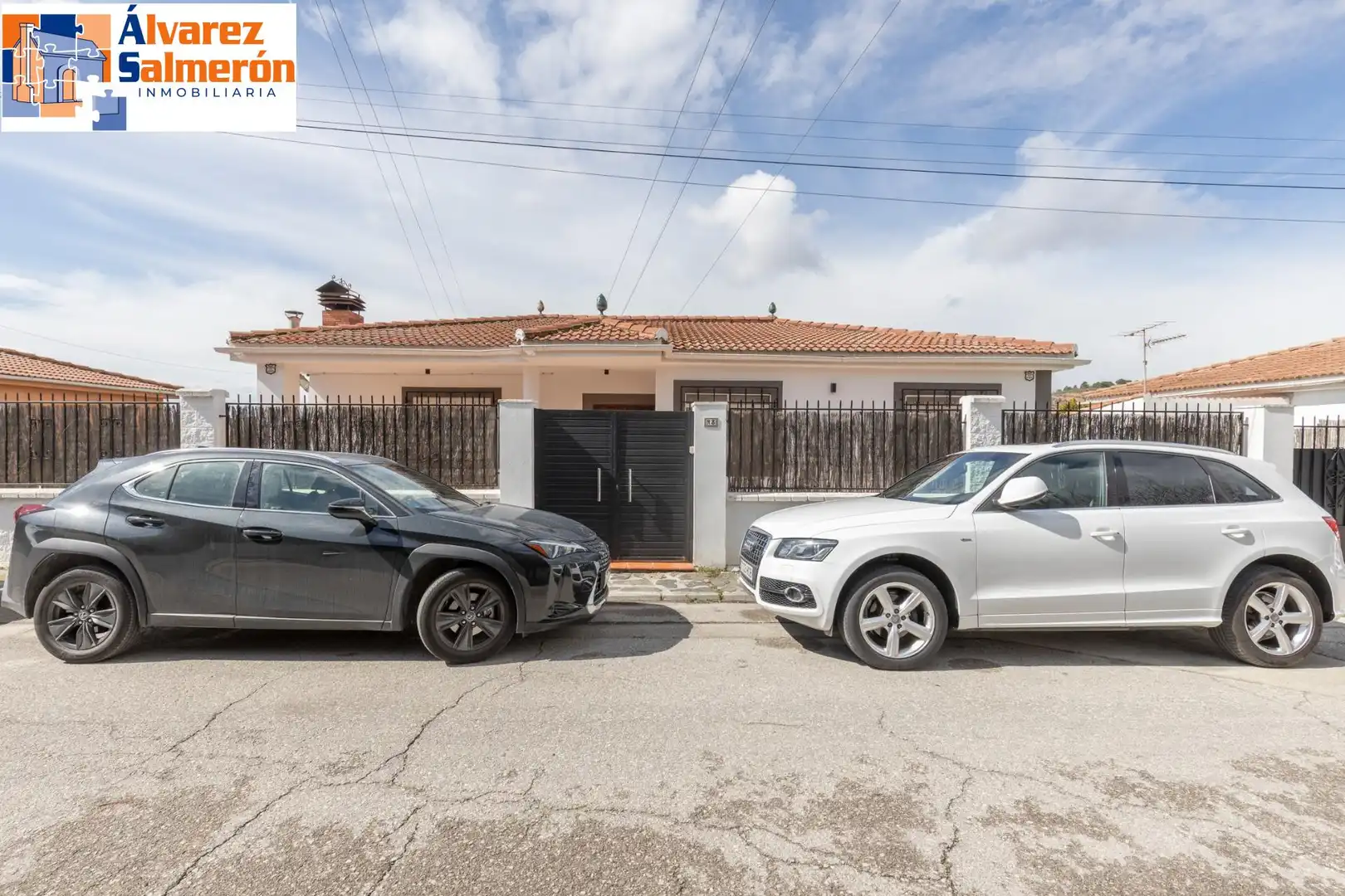 Vista exterior de Casa o xalet en venda en Huétor de Santillán amb Calefacció i Piscina