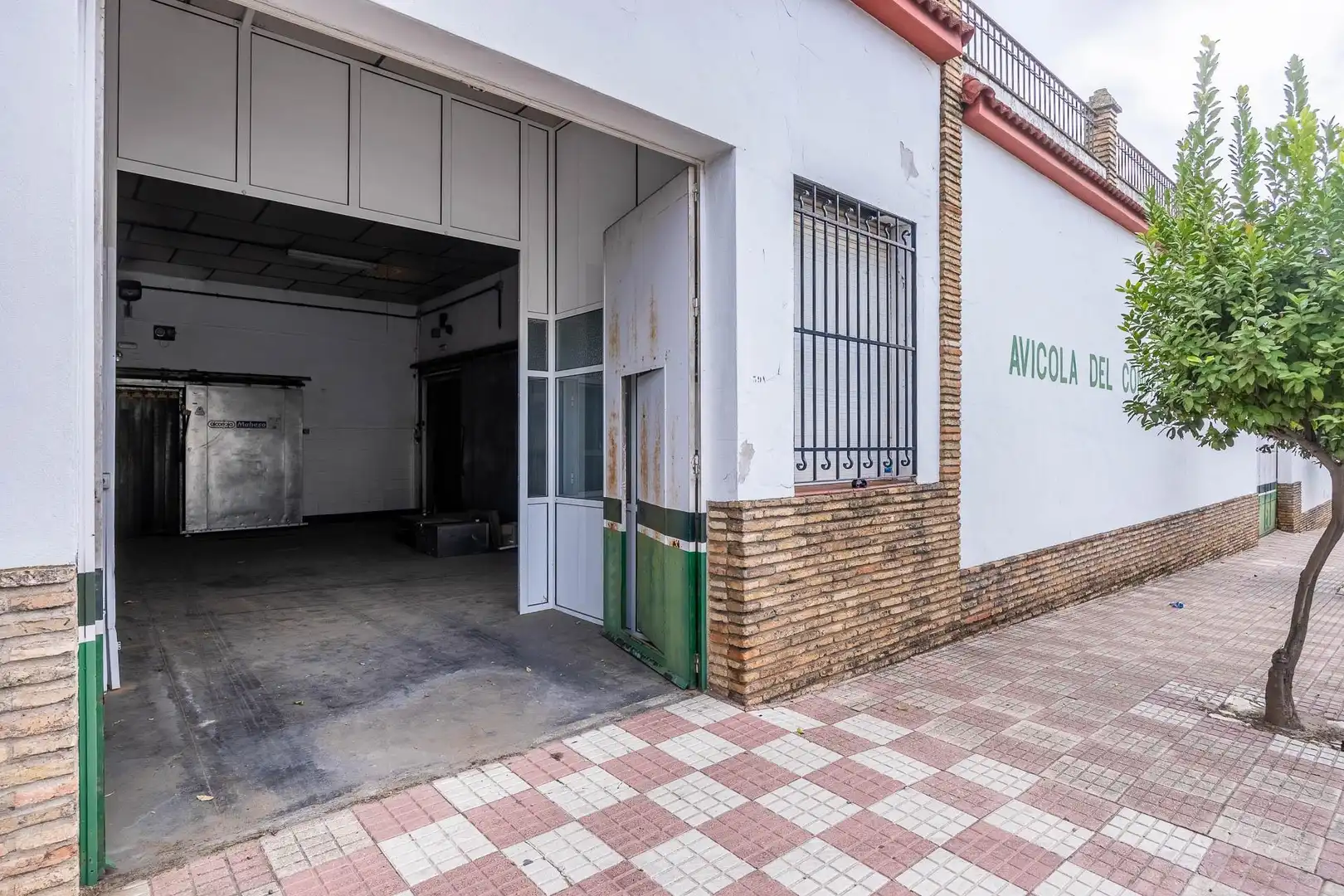 Industrial building for sale in Calle de Miguel Hernández